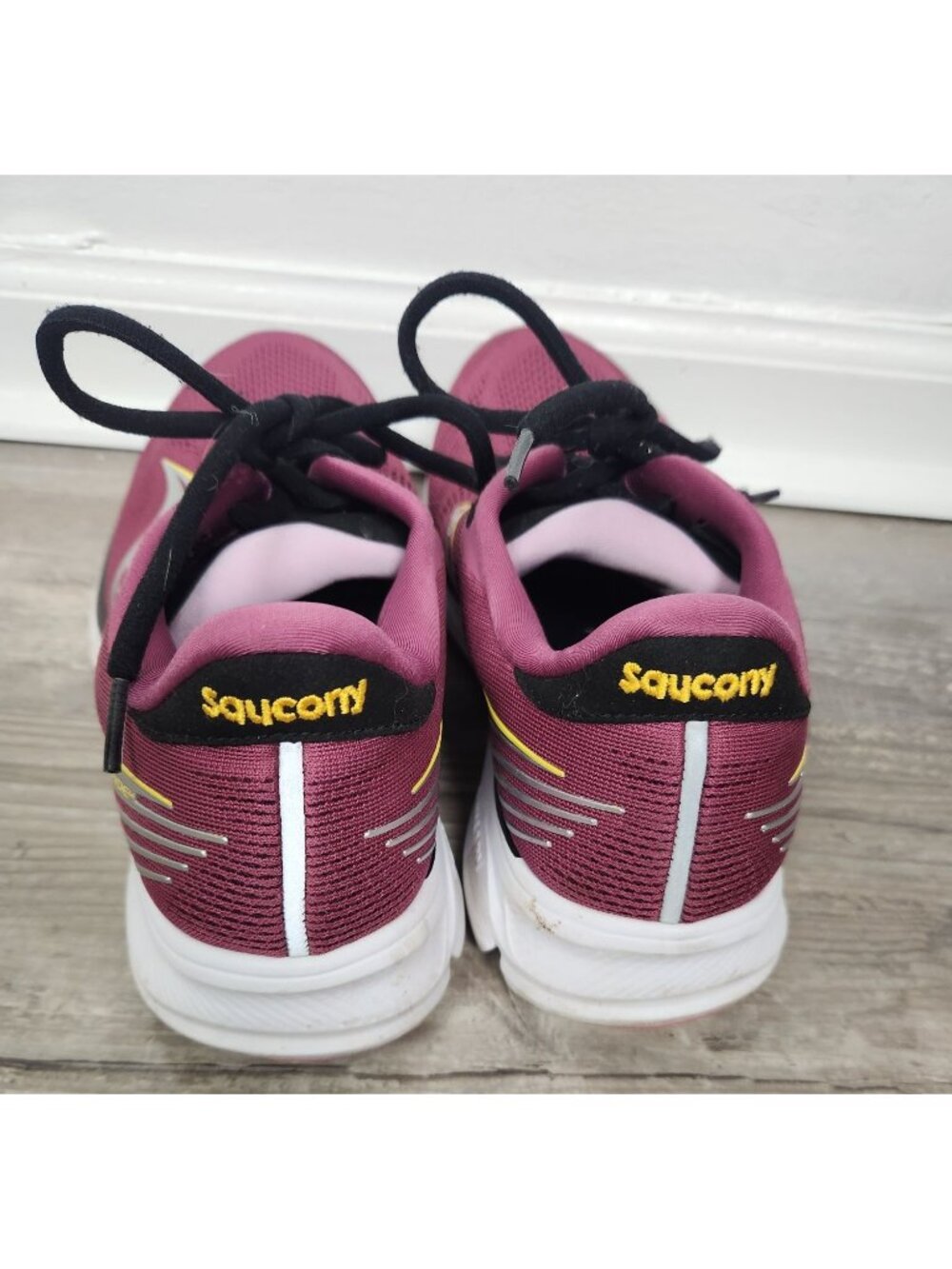 Saucony Women's Sz. 9.5 14 Quartz/Vizigold Violet Running Shoes - Picture 3 of 7